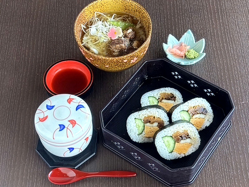 近江巻と近江牛すじ煮込みうどんと茶碗蒸しセット